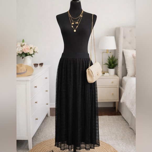 ON 34th Dresses & Skirts - HP🌈 ON 34th Tulle Maxi Skirt - Black Size Medium